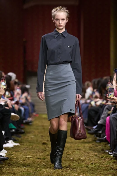 Look 19